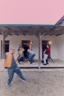 Bei "Café Fuerte" wird stets nach neuen, spannenden Produktionsorten gesucht. Tschechows Kirschgarten wird am 8.11.23 im alten Bahnhof in Doren Premiere feiern. © Laurenz Feinig