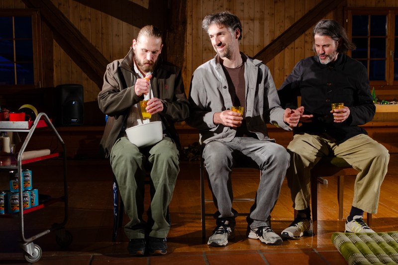 John Kendall, Tobias Fend und Gregor Weisgerber in Aktion in ihrem "Wohnzimmer" (Foto: Nadine Schütz)