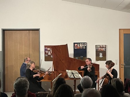 Ingrid Loacker (Violine), Lucas Schurig-Breuß (Viola), Bianca Riesner (Violoncello) und Martin Gallez (Hammerklavier) präsentierten spannende Werkdeutungen mit drei sehr unterschiedlich angelegten Klavierquartetten von Mozart, Bach und Beethoven.