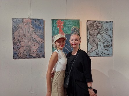 Ausstellungsbesucherinnen Laura Bilgeri und Anita Keckeis