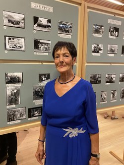 Rosmarie Fürpass, die Tochter des Fotografen Josef Bilger, restaurierte dessen Bilder und stellt sie in Hittisau nach 25 Jahren wieder aus.