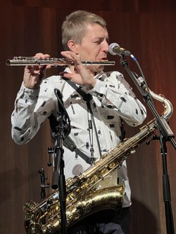 Er überzeugte auf Tenor- und Sopransaxophon ebenso wie auf Bassklarinette und Querflöte (Foto: Peter Füßl)