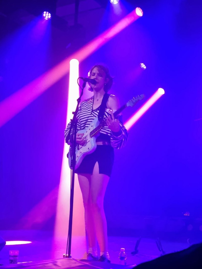 Inés Adam beim Poolbar-Konzert