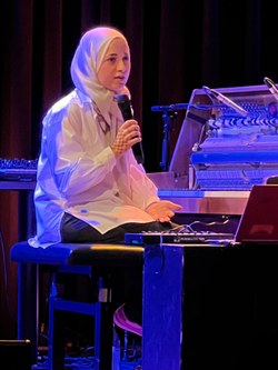 Büşra Kayıkçı eröffnete interessante Einblicke in die Gedankenwelt zu ihrem musikalischen Schaffen  (Foto: Peter Füßl)