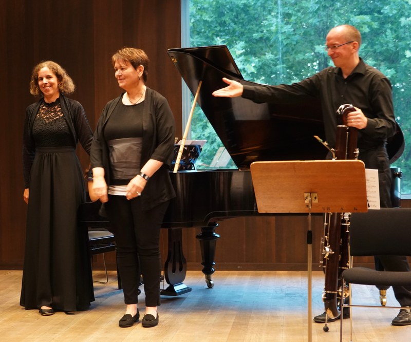 Ines Schüttengruber, Gerda Poppa und Robert Gillinger freuten sich über den herzlichen Applaus nach der Uraufführung von "Distanzen".