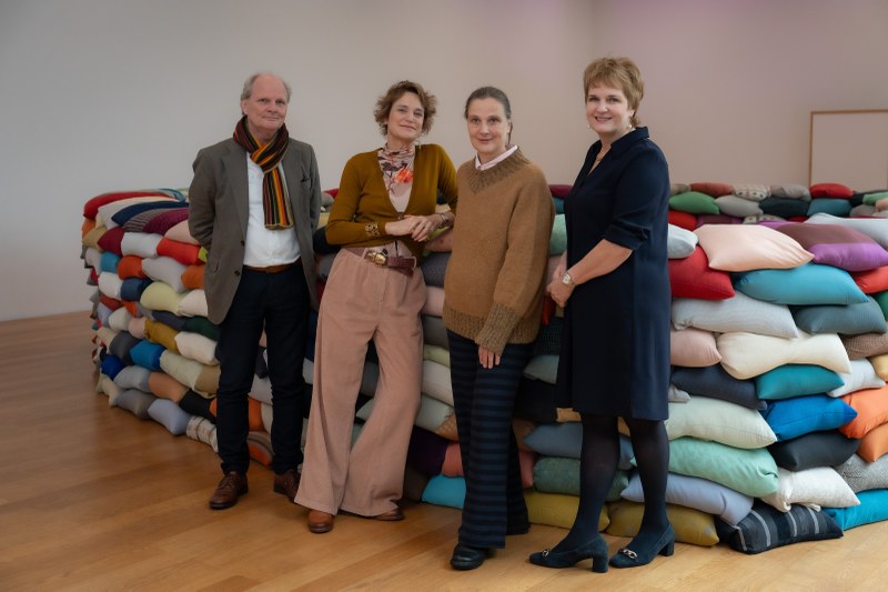 Jahres-Medienkonferenz im Kunstmuseum Liechtenstein; v.l.n.r. Uwe Wieczorek, Kurator Hilti Art Foundation, Letizia Ragaglia, Direktorin Kunstmuseum Liechtenstein, Christiane Meyer-Stoll, Chefkuratorin und Direktionsmitglied Kunstmuseum Liechtenstein und Marion Matt, Stiftungsratspräsidentin Kunstmuseum Liechtenstein vor dem erst kürzlich eröffneten „kollabor“ Kunst+Raum für kleine Kinder (Foto: Sandra Maier)