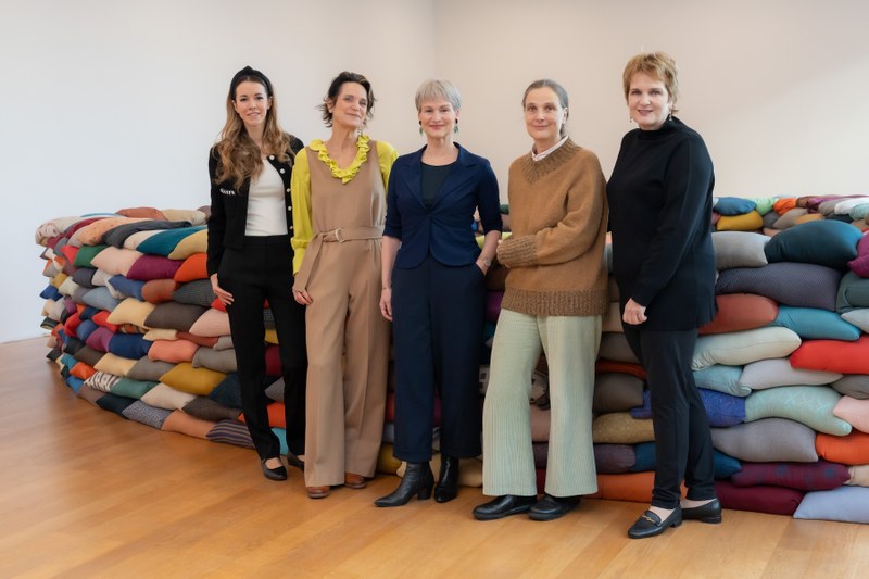 Sie präsentierten das Programm des Jubiläumsjahres 2025:  v.l.n.r. Michèle Frey-Hilti, Stiftungsrätin Hilti Art Foundation, Letizia Ragaglia, Direktorin Kunstmuseum Liechtenstein, Karin Schick, Direktorin Hilti Art Foundation, Christiane Meyer-Stoll, Chefkuratorin und Direktionsmitglied Kunstmuseum Liechtenstein, Marion Matt, Stiftungsratspräsidentin Kunstmuseum Liechtenstein (Foto: Sandra Maier)