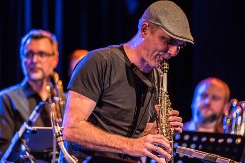 Eigentlich ist das JOV aber ohnehin ein Solistenorchester: Mit JOV-Co-Leader Martin Franz ... (Foto: Stefan Hauer)