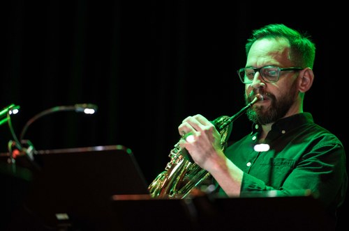 Weitere solistische Highlights stammten unter anderem von Christoph Ellensohn ... (Foto: Stefan Hauer)