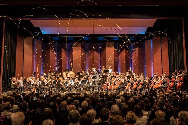 Das Jugendsinfonieorchester Dornbirn führte die Zuhörenden beim traditionellen Silvester- und Neujahrskonzert auf eine rhythmusbetonte musikalische Reise rund um das Mittelmeer. (alle Fotos: Stefan Hauer)
