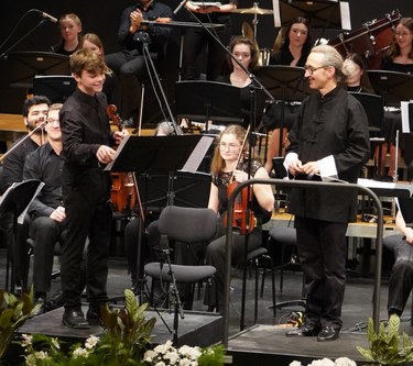 Valentin Kalb, Marcus Hartmann und die Orchesterkolleg:innen freuten sich über die geglückten Darbietungen.