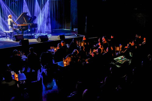 ... endete aber schließlich mit eindrucksvollen Piano- und Synthesizer-Klängen (Foto: Stefan Hauer)