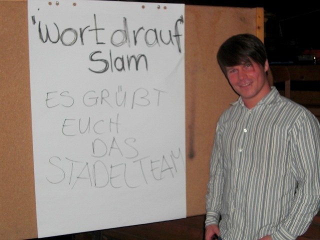 Steffen Brinkmann hat den ersten Poetry Slam in Höchst organisiert.