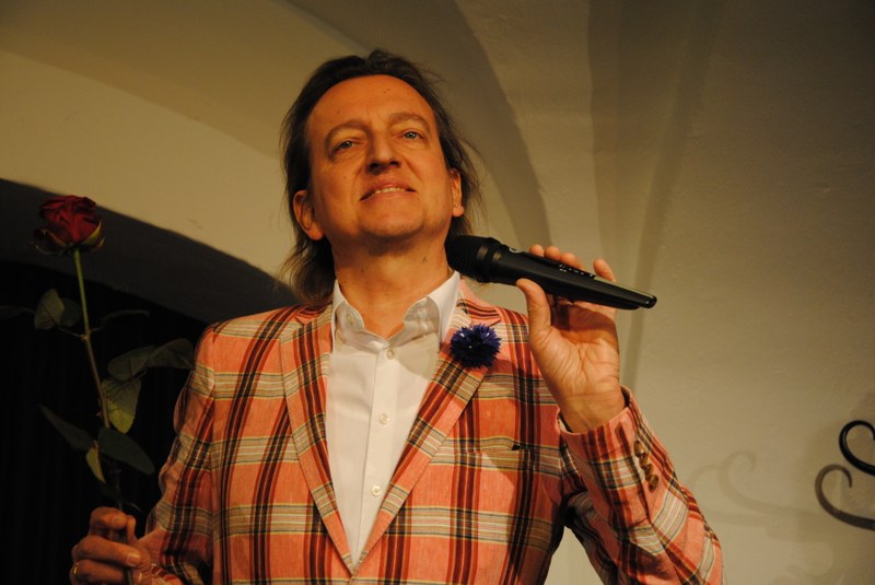 Ein eingeschworener Bluesman auf Abwegen ins Schlagerfach