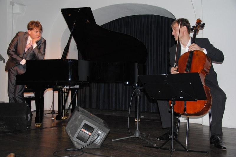 Gregor Nowak am Cello: weit mehr als nur ein netter Sidekick