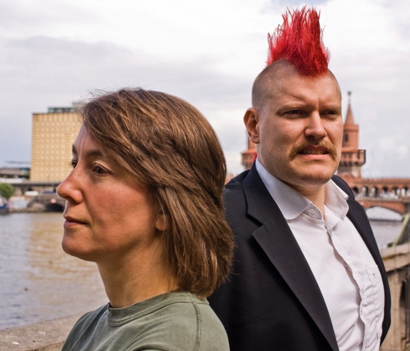 Unverkennbar Berliner – im Hintergrund die Oberbaumbrücke zwischen Kreuzberg und Friedrichshain (Foto Jan Bölsche).