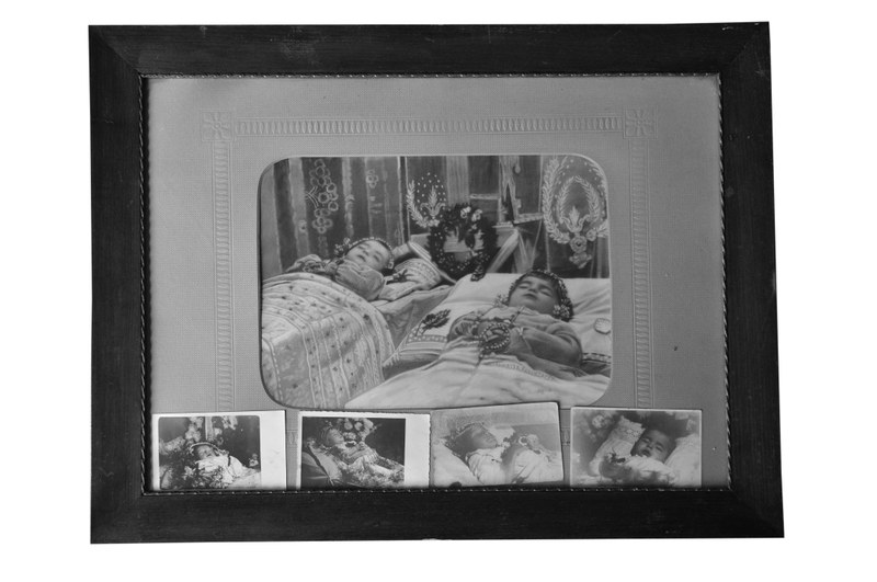 Totenbild Felder-Kinder - Hubert Hermann und Helene Maria Felder starben in der Nacht auf den 27. Mai 1926; ihre Schwester bewahrte das Foto zeitlebens auf © Fam. Felder