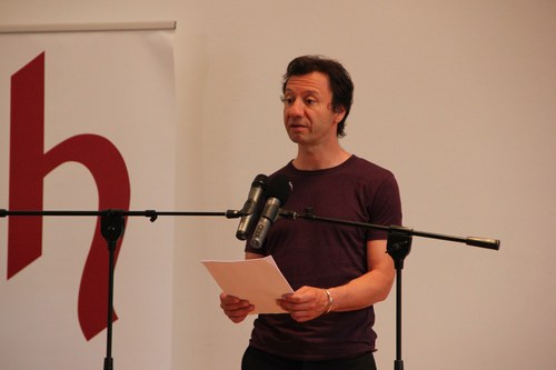Selim Özdogan, Kölner Autor und Preisträger 2017, bei seiner Lesung anlässlich der Verleihung
