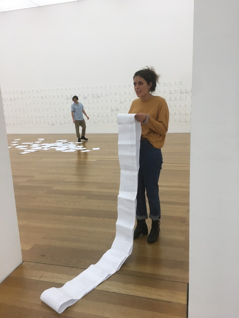 Rebecca Gisler liest von der Endlosschleife