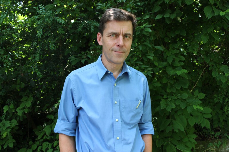 "Weit über das Land" lässt Peter Stamm seine Hauptfigur im neuen Roman laufen. Foto: Stefania Samadelli