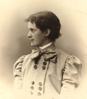 Anna Hensler im Jahr 1898 in Bregenz