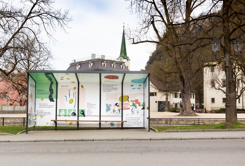 Erster Schauplatz: die Bushaltestelle am Hohenemser Schlossplatz