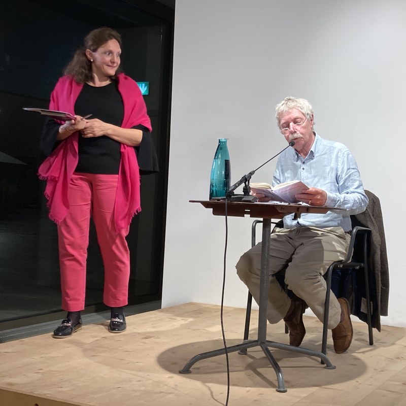 Moderatorin Margrit Vogt und der Wissenschaftler und Poet Hans-Jörg Rheinberger im Literaturhaus Liechtenstein