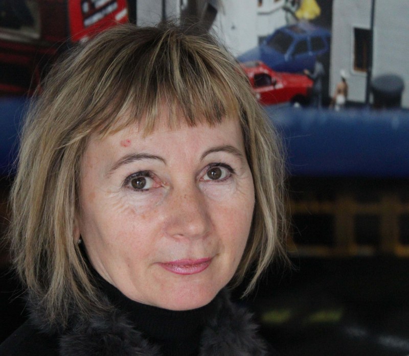 Zwischen Kürzest-Prosa und experimenteller Lyrik bewegen sich die Gedichte im neuen Werk von Erika Kronabitter.