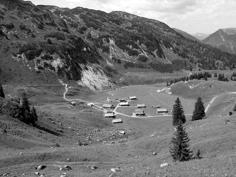 Die Alpe Laguz liegt entlang des alten Salzweges von Hall (Tirol) in den Bregenzerwald