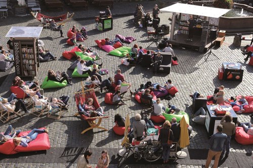 Buchgenuss im urbanen Raum (Fotos: Innovationswerkstatt)