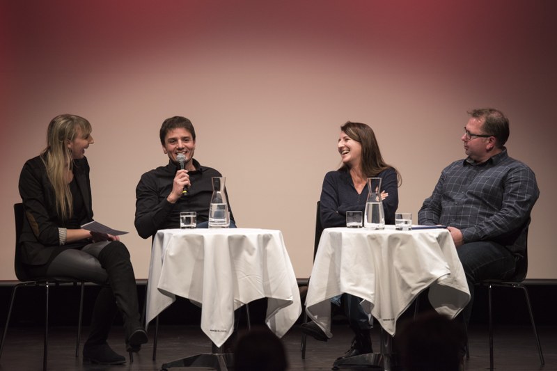 Der Produzent und Kameramann Hannes Hämmerle (2.v.l.) und die Drehbuchautorin Daniela Egger (2.v.r.) beantworten Fragen zum Film "Drei Tage Nacht" | © Barbara Winkler