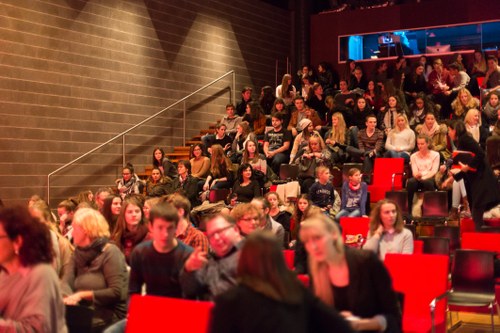 Das vorwiegend junge "kopfsprung"-Publikum bei der Filmpremiere von "Drei Tage Nacht" in der Remise Bludenz | © Frauke Kühn