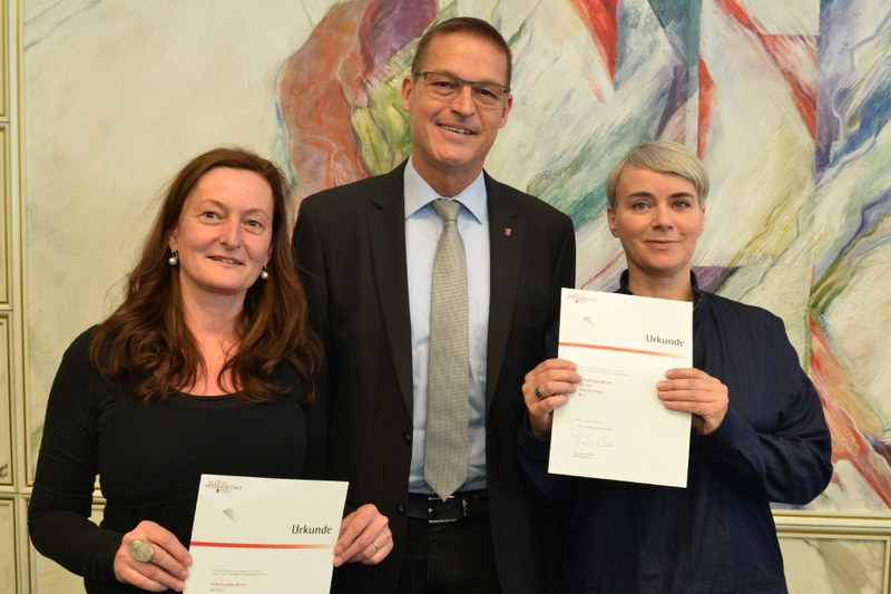 Kulturlandesrat Christian Bernhard überreichte Arbeitsstipendien an Gabriele Bösch und Petra Nachbaur