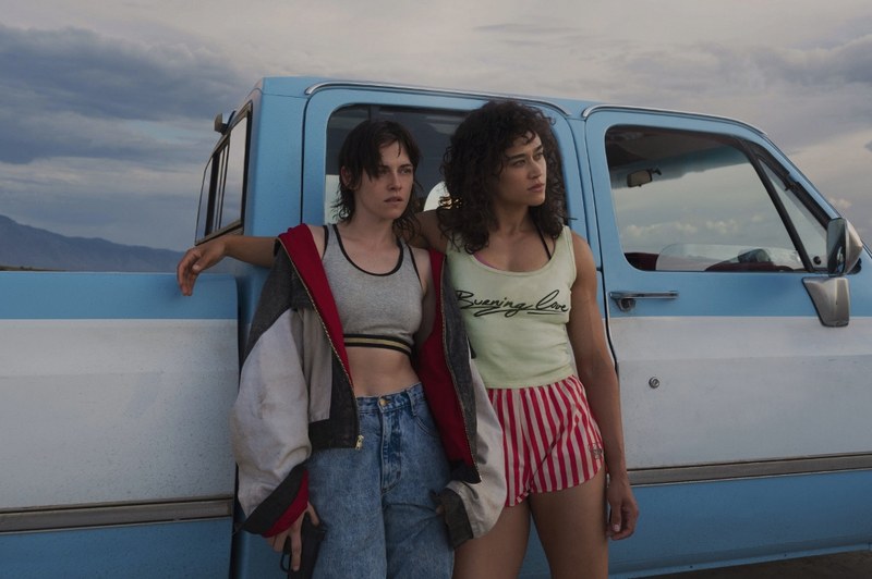Schlagkräftiges Pärchen: Lou (Kristen Stewart) und Jackie (Katy O'Brian) räumen demnächst auf. (Foto: Anna Kooris)