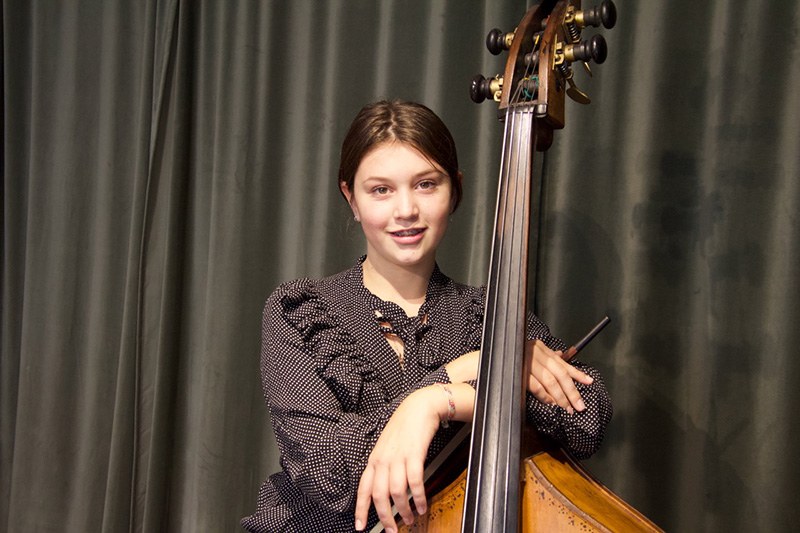 Die junge Solistin Malva Mathis steht am 8.12. auf der Bühne in Götzis. (Foto: Orchesterverein Götzis)