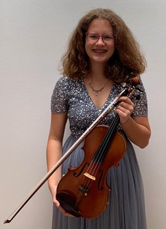 Katharina Ocvirk bietet Vivaldis Violinkonzert. (Foto: Orchesterverein Götzis)