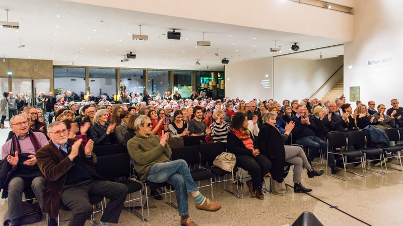 Der Schlussapplaus galt selbstverständlich der Arbeit der ORF-KulturredakteurInnen, nicht dem durch Abwesenheit glänzenden Intendanten
