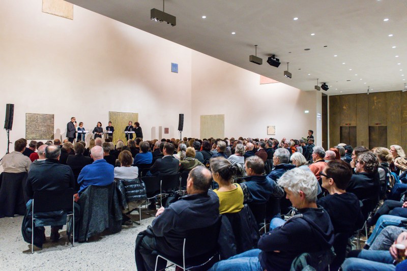 ORF Vorarlberg-Chef Markus Klement zeigt sich von den Unterschriften von mehr als 2.000 Hörerinnen und Hörern unbeeindruckt, scheut aber - wie auch schon letzten November im vorarlberg museum - offenbar davor zurück, sich einer öffentlichen Diskussion zu stellen © Mark Mosman