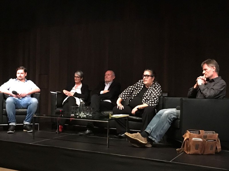 Emanuel Walser von der Vorarlberger Kronenzeitung, Jutta Berger vom Standard, Wolfgang Burtscher, ehemaliger Intendant des ORF Landesstudios, Eva Blimlinger, Rektorin der Akademie der bildenden Künste und ORF Publikumsrätin, sowie der freie Journalist und Obmann des Kulturforums Bregenzerwald, Kurt Bereuter diskutierten im vorarlberg museum über die Medienlandschaft in Vorarlberg. Bezeichnend war, dass von "Russmedia" und vom ORF niemand mitdiskutieren wollte. (Foto: Hannes Metzler)