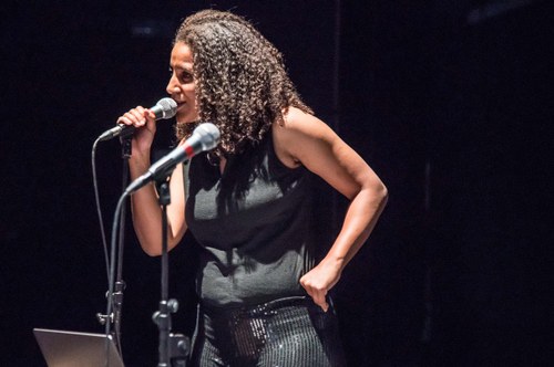 Florence Blain Mbaye wurde erst am Morgen des Auftrittstages als Ersatzsängerin eingeflogen und erledigte ihren Part auf souveräne Weise