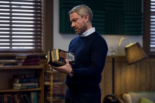 Er war füher Schriftsteller: Jonathan Miller (Martin Freeman) ist nun Lehrer. (Foto: Lionsgate)