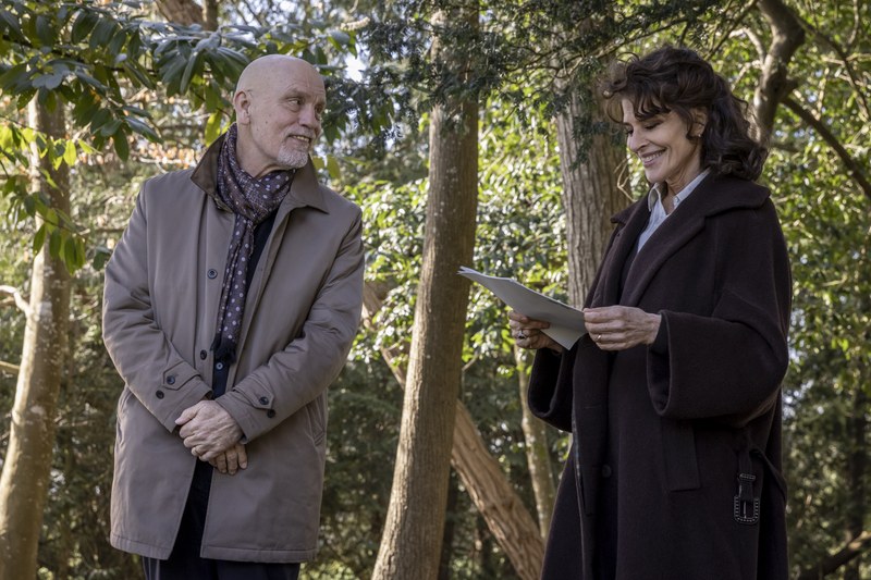 Ein Exzentriker vor der Herrin: John Malkovich freut sich für Fanny Ardant. (Foto: Luna Film)