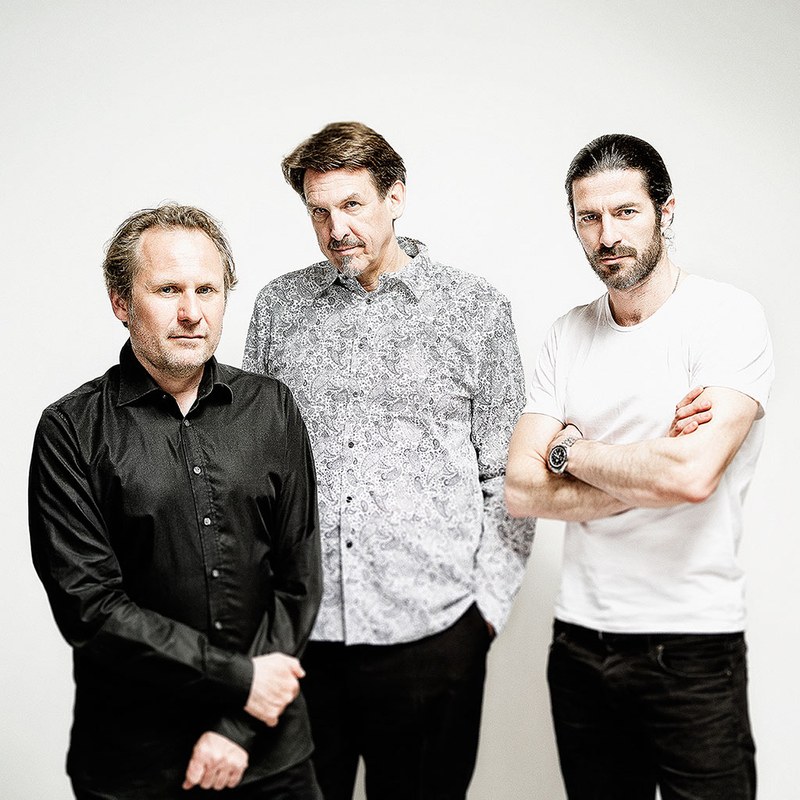 Peter Madsen’s CIA Trio mit Herwig Hammerl und Alfred Vogel: “Ich bin glücklich, zwei großartige kreative musikalische Partner zu haben, die sich voll dafür einsetzen, meine musikalischen Visionen zu realisieren”