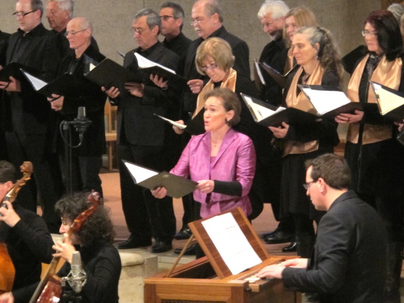 Die Sopranistin Birgit Plankel gestaltet seit vielen Jahren die Solopartien beim „Collegium“ und hat auch diesmal durch ihre beseelte Darbietung erfreut. (Fotos Fritz Jurmann).