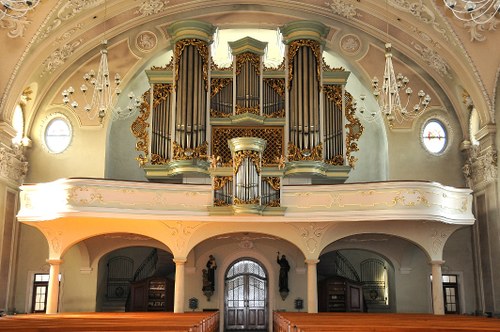 Die Rieger-Orgel in der Pfarrkirche Höchst wurde 1966 erbaut und gehört bis heute zu den repräsentativsten und klangschönsten Instrumenten dieser Art im Bodenseeraum (Foto © Gert Rusch).