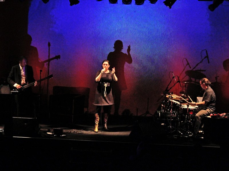 Terry Edwars, La Stucky und Lucas Niggli: ein grandioses, mit allen Wassern gewaschenes Trio