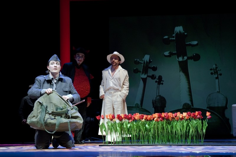 "Die Geschichte des Soldaten" - ein farbenreiches Spiel © Feldkirch Festival