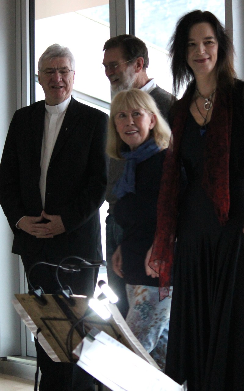 Den Applaus des Publikums ernten: v.l.n.r.: Rudolf Bischoff, Walter Häfele, Heide Capovilla und Hille Perl