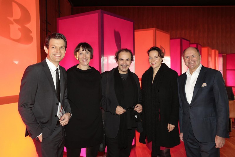 Das Leading Team mit Gästen, v.l.n.r. der kaufmännische Direktor Michael Diem, Intendantin Elisabeth Sobotka, „Hamlet“-Regisseur Olivier Tambosi, „Turandot“ Katrin Kapplusch und Festspielpräsident Hans-Peter Metzler.
