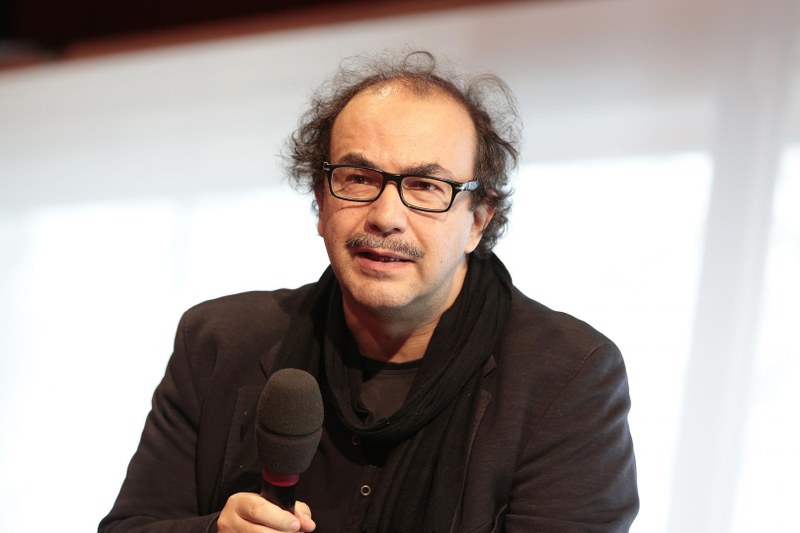 Der Franzose Olivier Tambosi hat sich bereits intensiv mit der Vertonung von Shakespeares „Hamlet“-Stoff durch Franco Faccio befasst und wird die Oper als Österreichische Erstaufführung inszenieren.